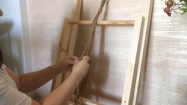 Плетем МАКРАМЕ / ПРОСТАЯ СХЕМА для НАЧИНАЮЩИХ / Вторая жизнь старым вещам - красим пластик смотреть онлайн