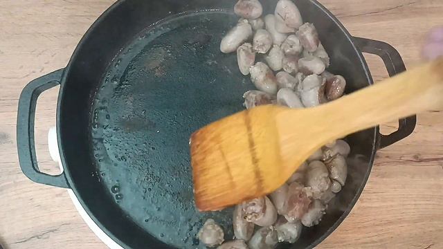 Сердечки с грибами и гречкой. В одной сковороде. смотреть онлайн