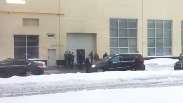 Медведев приехал на Кировское машиностроительное предприятие смотреть онлайн