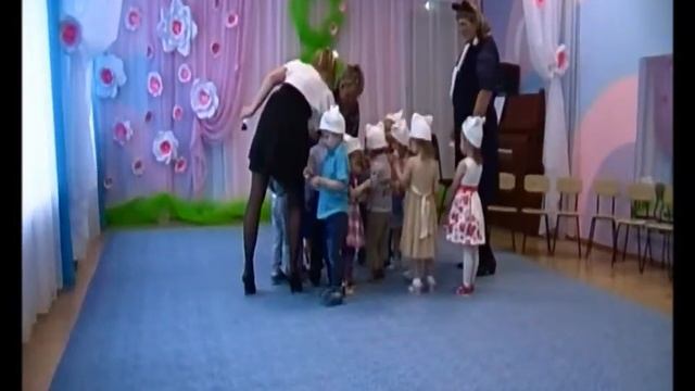 8 марта 1 младшая смотреть онлайн