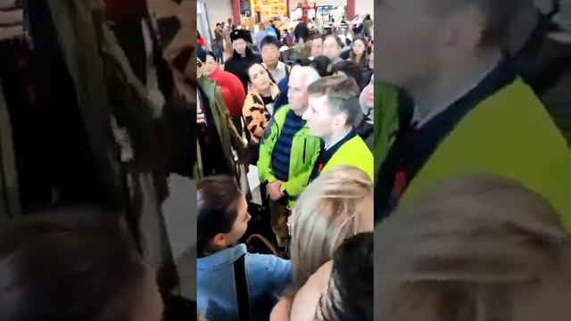 Вылетевшие из Вьетнама алматинцы 17 часов сидят в аэропорту Астаны смотреть онлайн