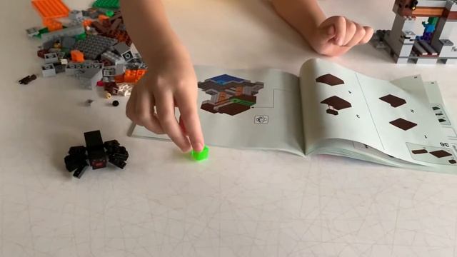 Распаковка набора LEGO Minecraft «Заброшенная» шахта и обзор наборов LEGO Торговый пост и Пасека. смотреть онлайн