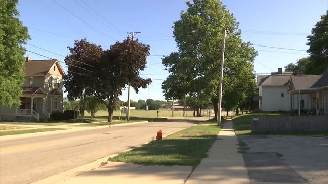 Neighbors, business owners react to string of violent break-ins смотреть онлайн