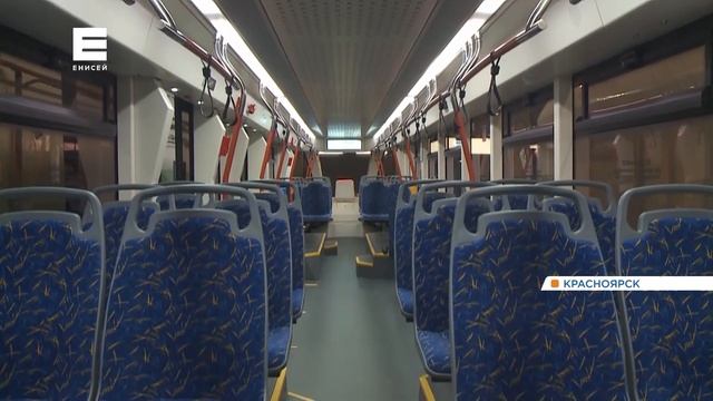 Четыре современных трамвая приехали в Красноярск смотреть онлайн