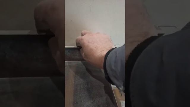 Монтаж сопожка на моём объекте #керамогранит #лестница #ступени #плитка #плинтус смотреть онлайн