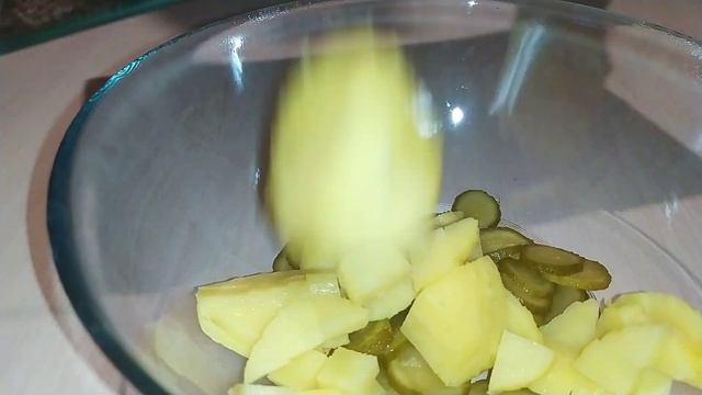 Самый вкусный и бюджетный салат!Всего из 3 ингредиентов... смотреть онлайн
