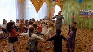 Танец "Большой хоровод" ребят средней группы детского сада на День народного единства