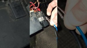 сгорело гнездо предохранителя,чиним за 15 минут,блок предохранителей