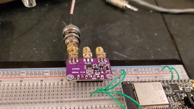 Si5351 frequency generator with serial control. смотреть онлайн