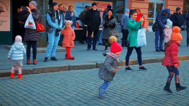 Одесса, Дерибасовская улица, весна! / Odessa, Deribasovskaya street, spring! смотреть онлайн