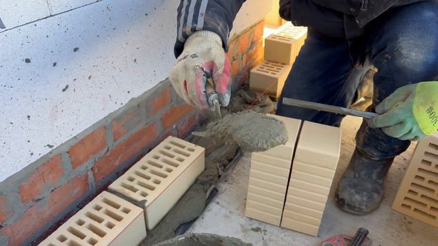 Первый ряд кирпичного фасада. смотреть онлайн