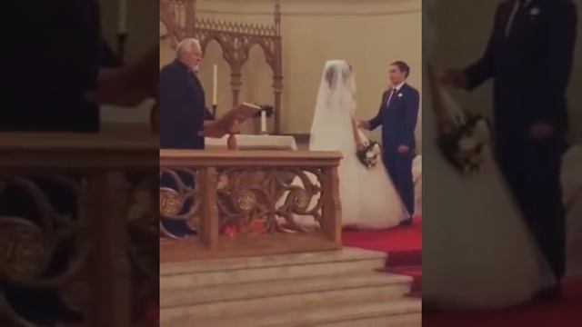 Венчание в церкви. Традиционная клятва молодоженов на алтаре. Венчание с участием Ряховского С.В. смотреть онлайн