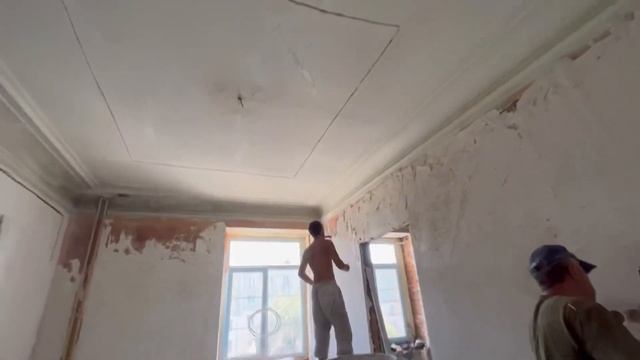 Ремонт в сталинке / процесс идёт / демонтаж краски и штукатурки смотреть онлайн