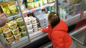 Покупаем Только ОГРОМНЫЕ и мини Продукты MAXI vs mini ЧЕЛЛЕНДЖ Лика Против Миланы