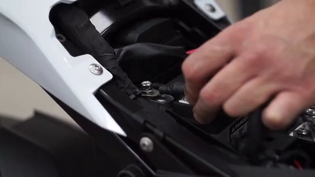 Предпродажная подготовка BMW S100RR смотреть онлайн