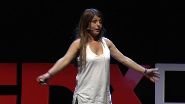 Transforming my life through transforming jewellery | MYRIAM SOSEILOS | TEDxRoma смотреть онлайн