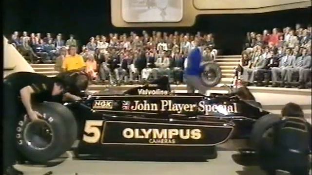 Team Lotus a pit stop in a TV studio (1978 Mario Andretti) смотреть онлайн