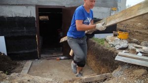 Устройство пола в подвале, кладка цоколя и рассуждения о заборе