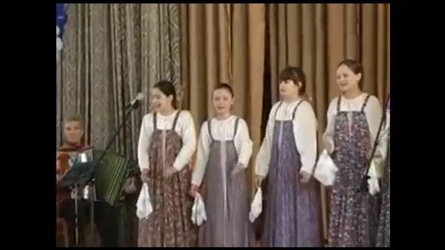Фольклорный ансамбль Заряна - В деревне мы жили смотреть онлайн