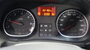 RENAULT DUSTER 2014 г. (приборная панель, момент запуска двигателя)