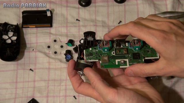Playstation 4 (PS4) DualShock 4 Controller aufschrauben / Teardown / Disassembly Tutorial 🪛 смотреть онлайн