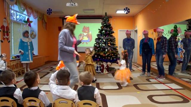 Новогодний утренник "Три поросёнка" в младшей группе 20.12.2018 смотреть онлайн