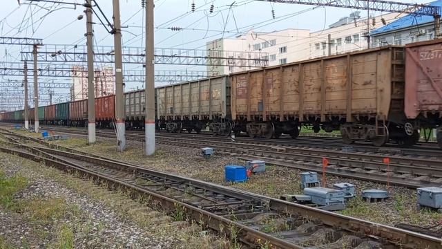 Грузовой поезд проходит станцию Липецк смотреть онлайн