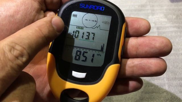 altímetro, brújula, barómetro, termómetro, higrómetro, reloj, alarma... смотреть онлайн