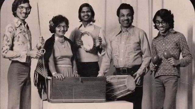 Shree Ramdoelarie Choennie - Mangal ji with Ustaad Sahadat Chedi ji - oh Bake chayla смотреть онлайн