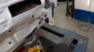 Калина кросс после удара в зад и  доделываем переднюю часть .