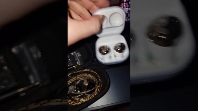 Wired IEMs Are Trash смотреть онлайн