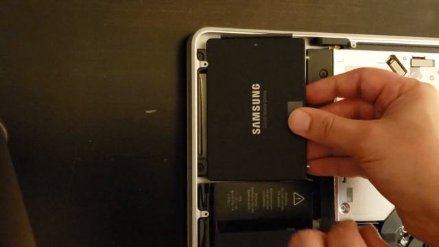 Macbook Pro 2012 SSD Upgrade + Installing MacOS on new SSD - How To - AmIRootYet - Pranshu Bajpai смотреть онлайн