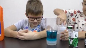 Опыт Вода меняет цвет и снова становится прозрачной