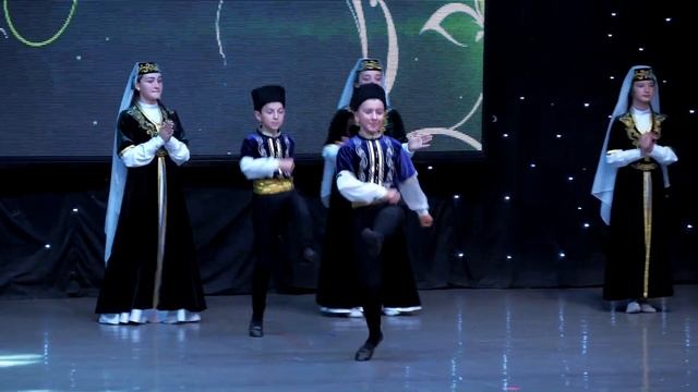 Крымскотатарский ансамбль "Янардагъ" - Айсар хайтарма смотреть онлайн