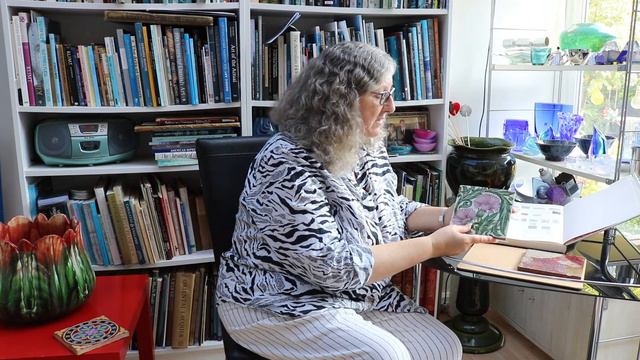 Art History with Anne- A Closer look De Morgan Tiles смотреть онлайн