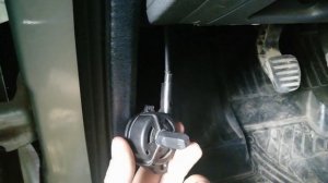 Замена ручки троса  капота на рено логан