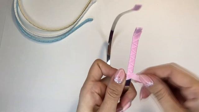 Красивое оплетение ободка (beautiful weaving of the headband)/ Плетение ободка двумя лентами смотреть онлайн
