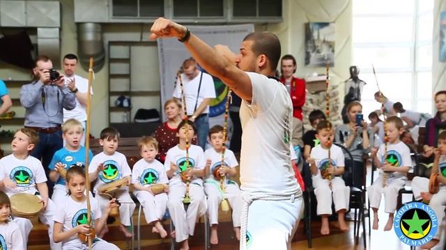 Capoeira Angola Palmares - Музыкальное занятие для детей с Mestre Nozinho смотреть онлайн