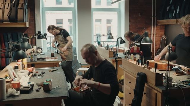 Экскурсия по магазину гитар в Санкт-Петербурге | Гитарный Клуб смотреть онлайн