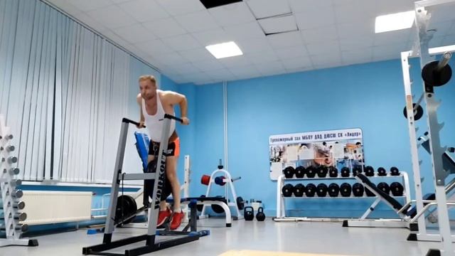 ОТЖИМАНИЯ НА БРУСЬЯХ С ДОП.ВЕСОМ 60 КГ!!!??? СКОЛЬКО ЖЕ Я СМОГ ОТЖАТЬСЯ ??? смотреть онлайн