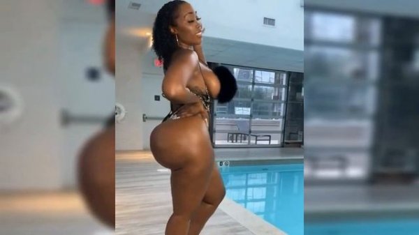 Zmeenaorr Must Follow Curvy Instagram Model