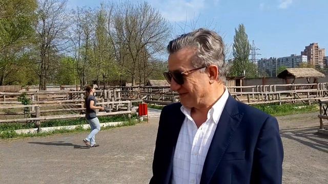 СМОТРИТЕ, КТО ПОСЕТИЛ ЗООПАРК! смотреть онлайн