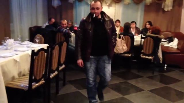 Армян играет на синтезаторе смотреть онлайн