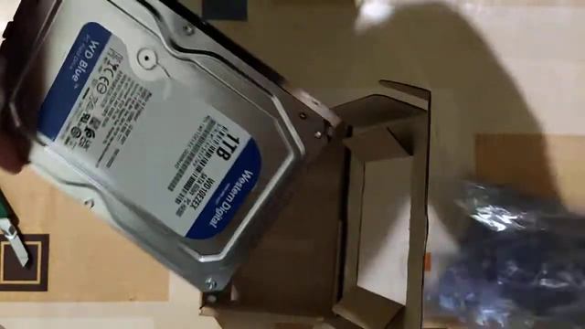 Огляд Жесткий диск Western Digital Blue 1TB 7200rpm 64MB WD10EZEX 3.5 SATA III з Rozetka смотреть онлайн
