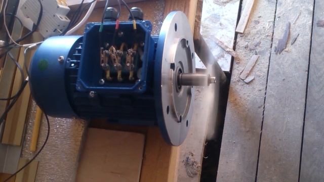 Трёхфазный инвертор на Arduino DUE. Работа асинхронного двигателя от солнечных батарей. смотреть онлайн