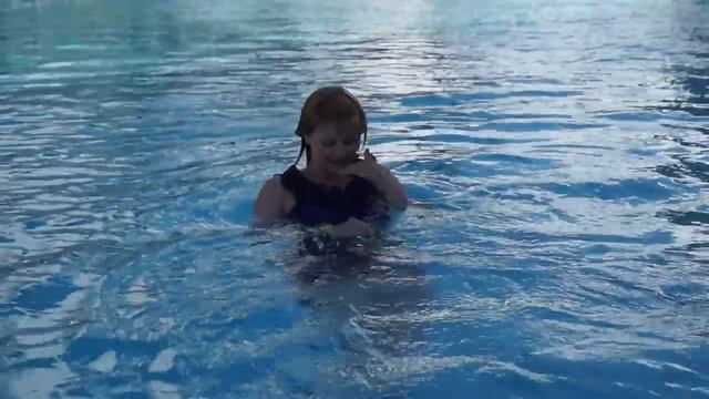 Платины плавают в платьях. смотреть онлайн