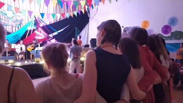 Adentro, момент единения смотреть онлайн