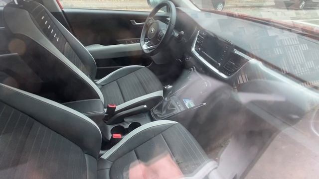 2020 KIA Stonic - Red смотреть онлайн