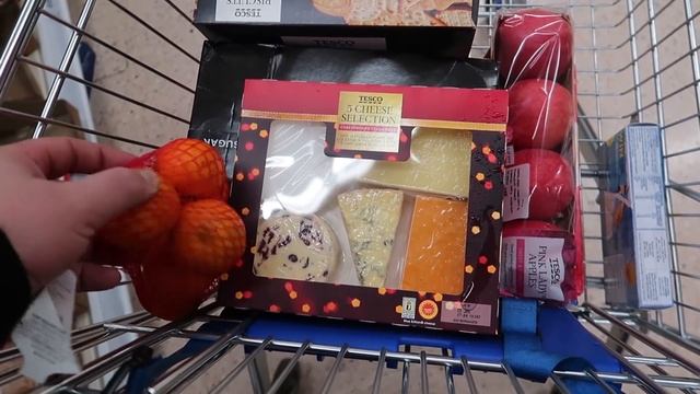 LAST MINUTE CHRISTMAS FOOD SHOPPING at a 24 Hour Tesco | Vlogmas Day 24 смотреть онлайн