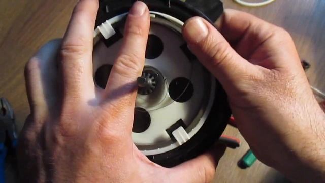 Ремонт пружины сетевой катушки пылесоса Zelmer. смотреть онлайн